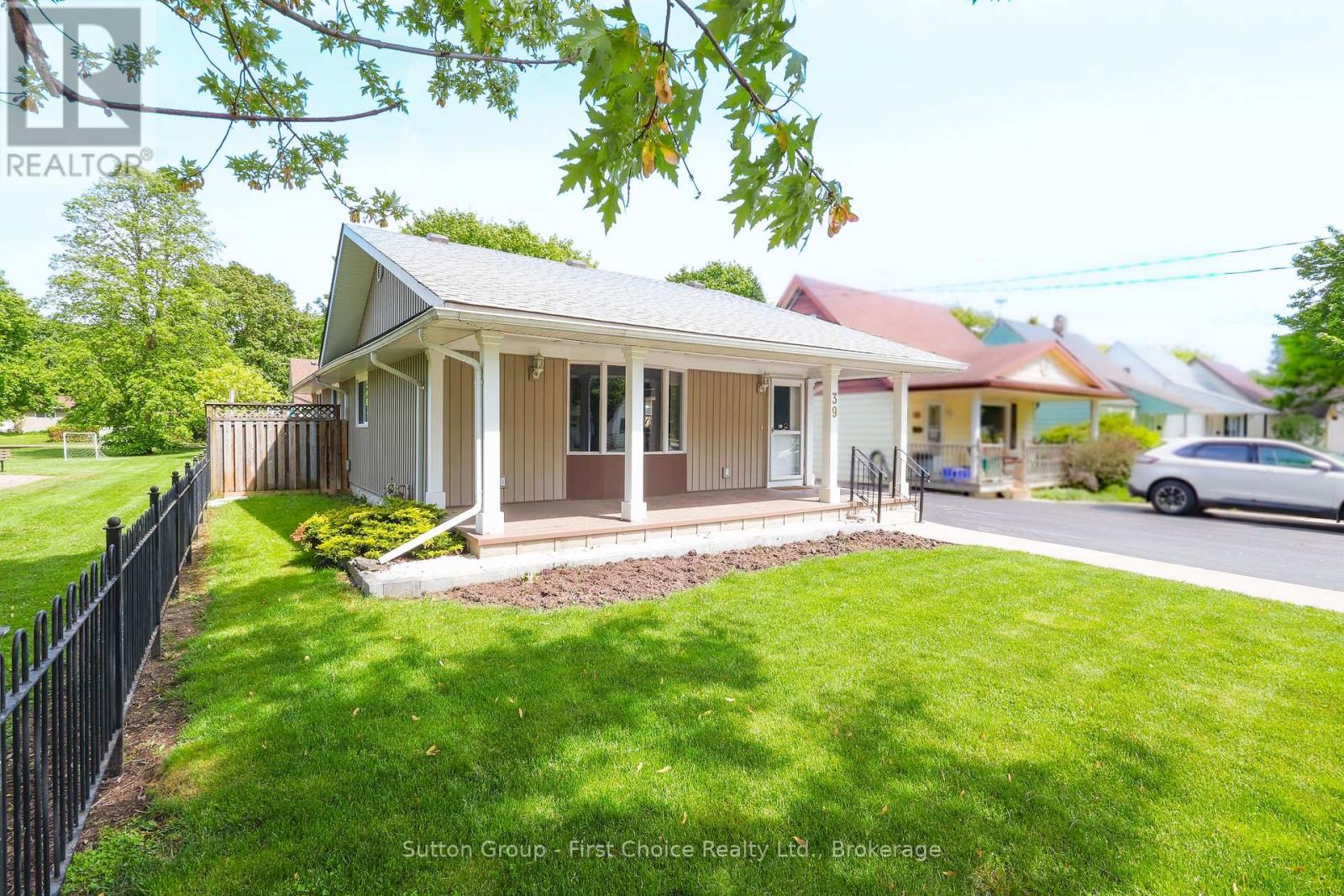 Property at 39 PORTIA BOULEVARD image 4