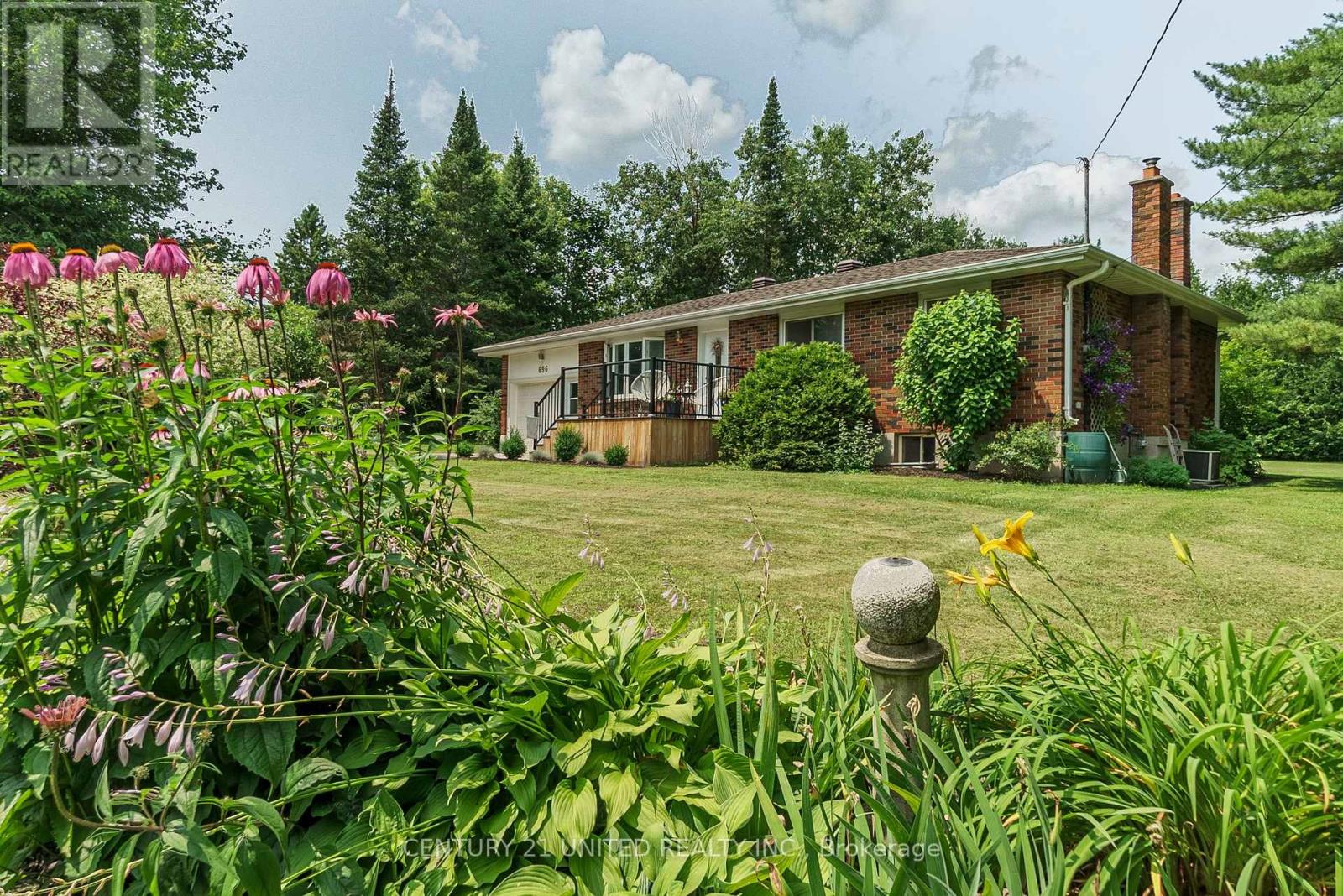 Property at 696 SKYLINE ROAD image 2