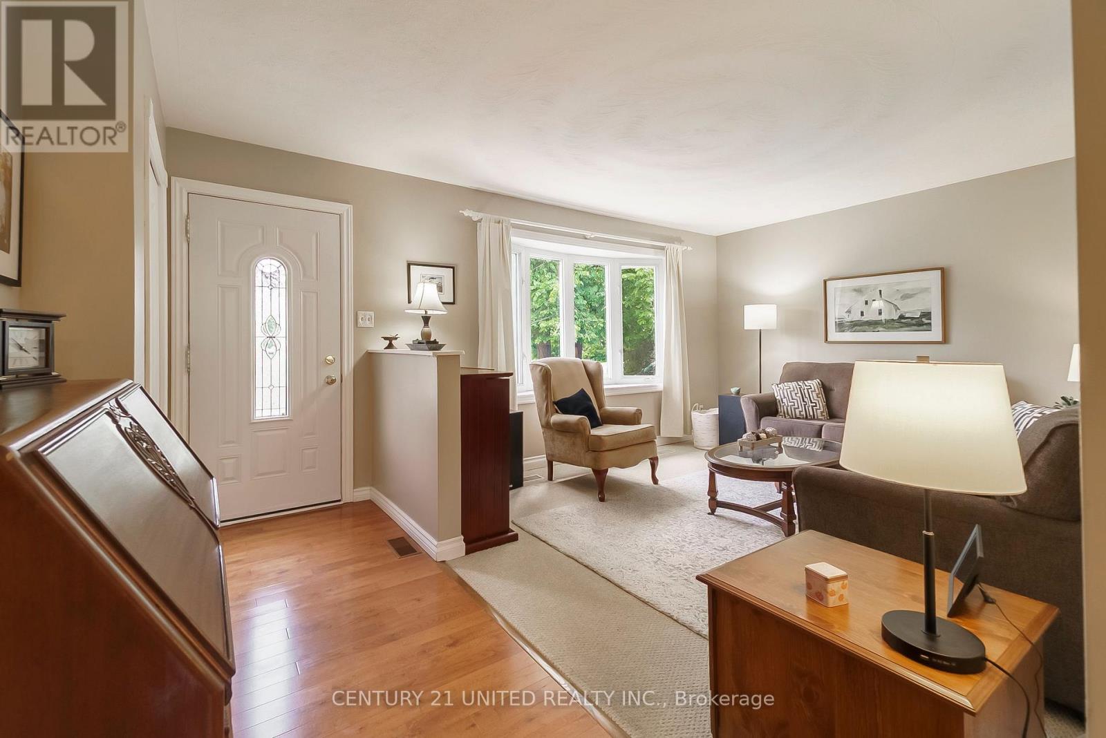 Property at 696 SKYLINE ROAD image 4