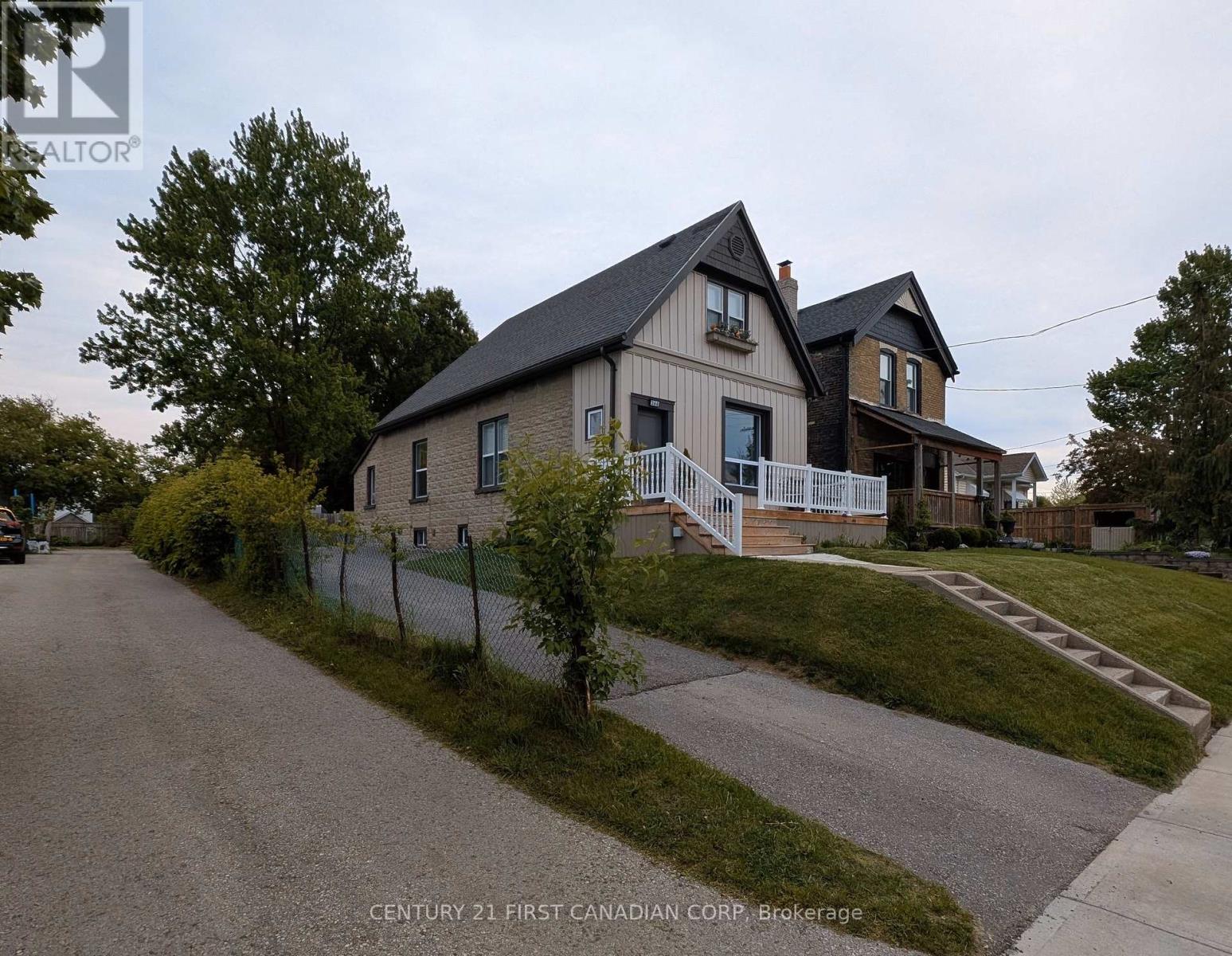 Property at 366 SALISBURY STREET image 5