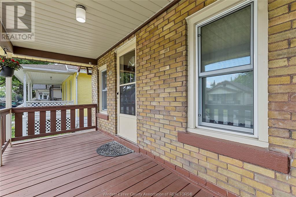 Property at 947 JOSEPHINE image 3