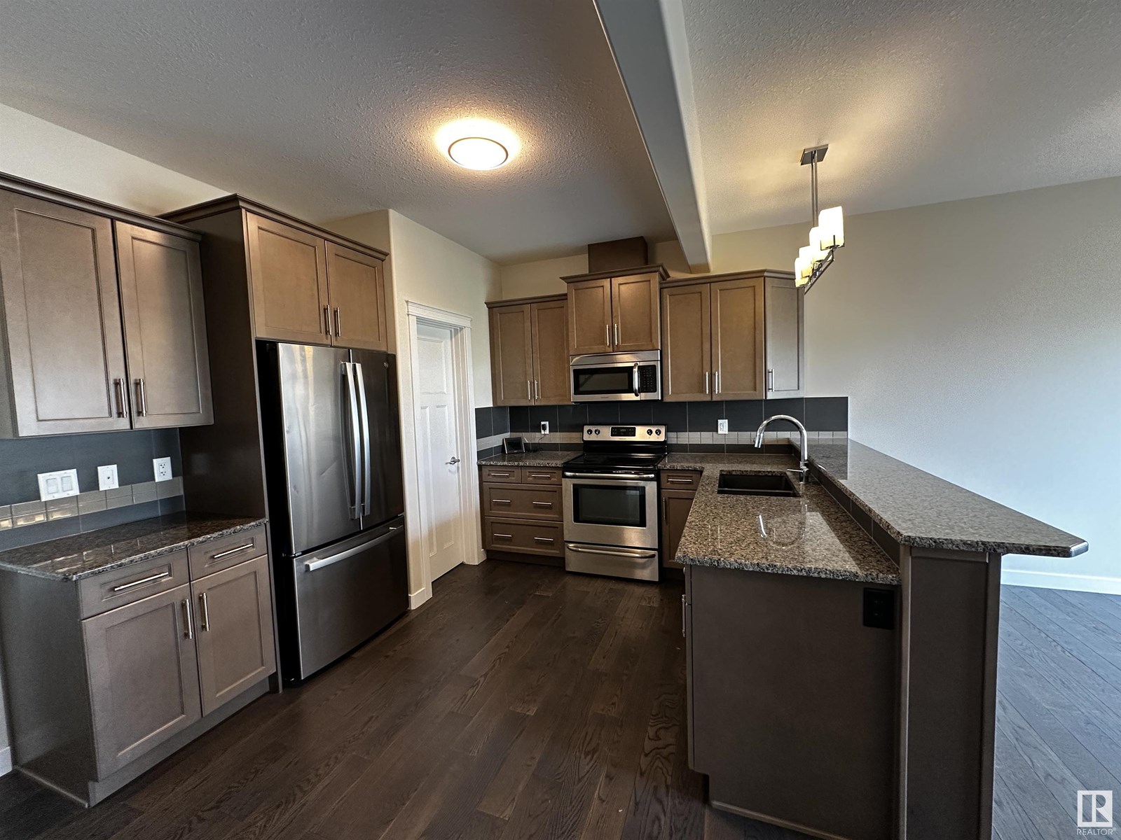 Property at 16116 10 AV SW image 4