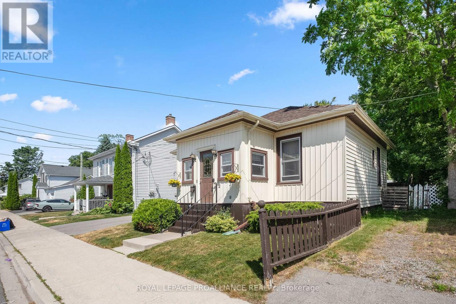 Property at 62 JAMES STREET E image 2