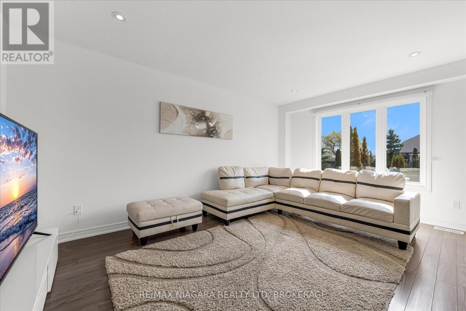 Property at 187 CARDINAL CRESCENT image 4