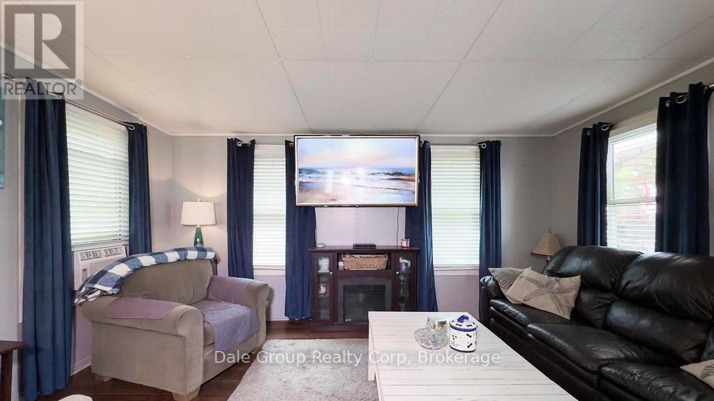 2 Sutton Drive N, Ashfield-Colborne-Wawanosh (Colborne), Ontario  N7A 3Y3 - Photo 10 - X12246680