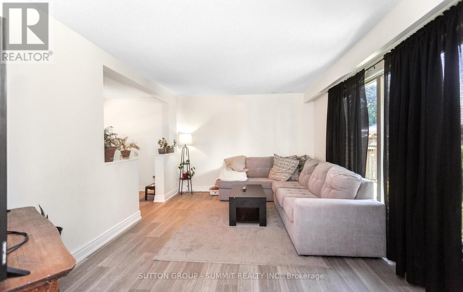 28 Storey Drive, Halton Hills, Ontario  L7J 2S9 - Photo 5 - W12246496