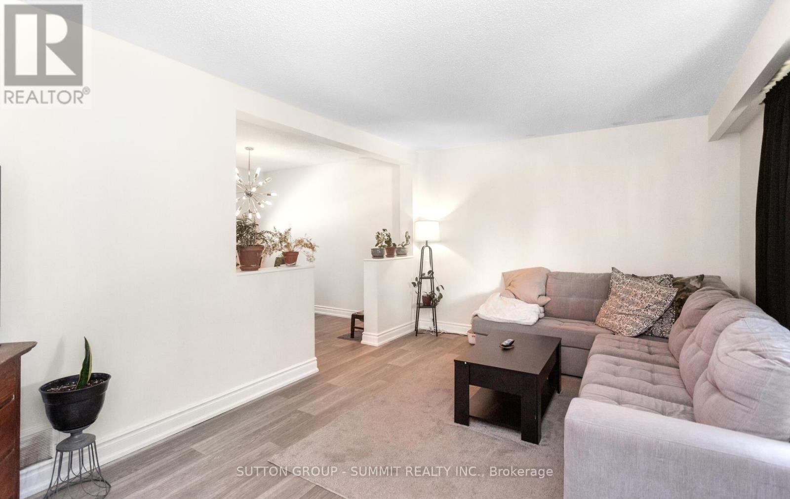 28 Storey Drive, Halton Hills, Ontario  L7J 2S9 - Photo 6 - W12246496