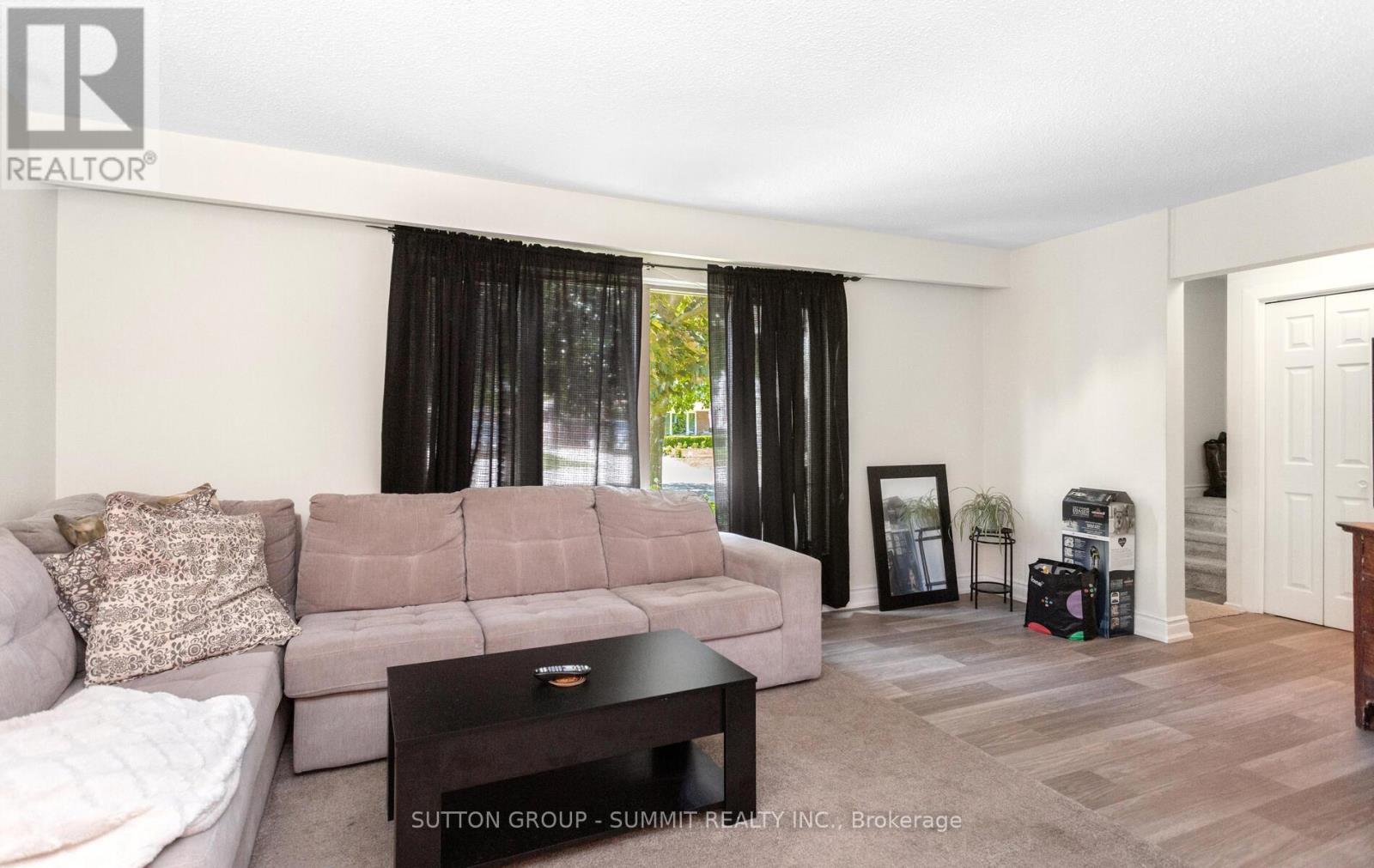 28 Storey Drive, Halton Hills, Ontario  L7J 2S9 - Photo 7 - W12246496