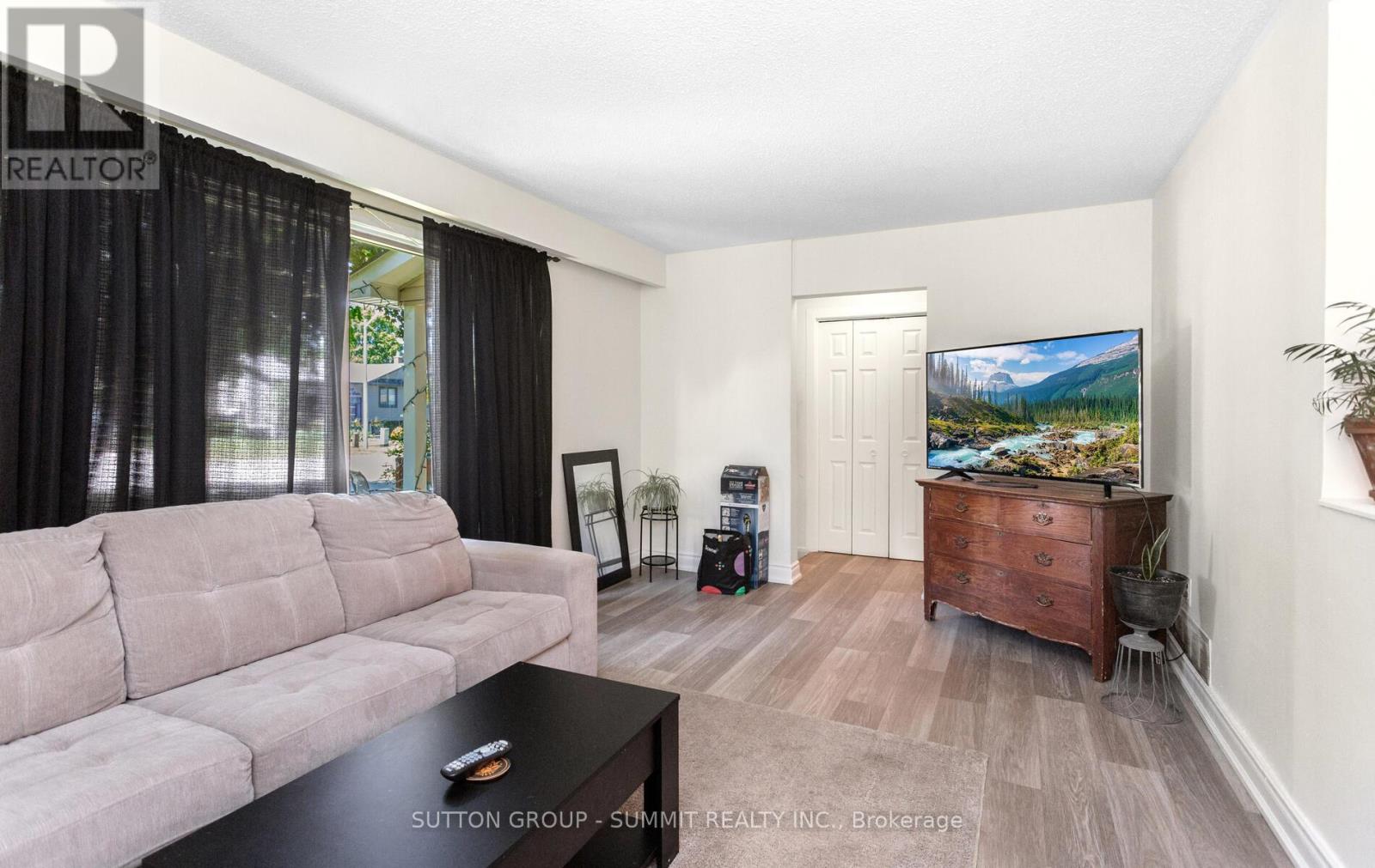 28 Storey Drive, Halton Hills, Ontario  L7J 2S9 - Photo 8 - W12246496
