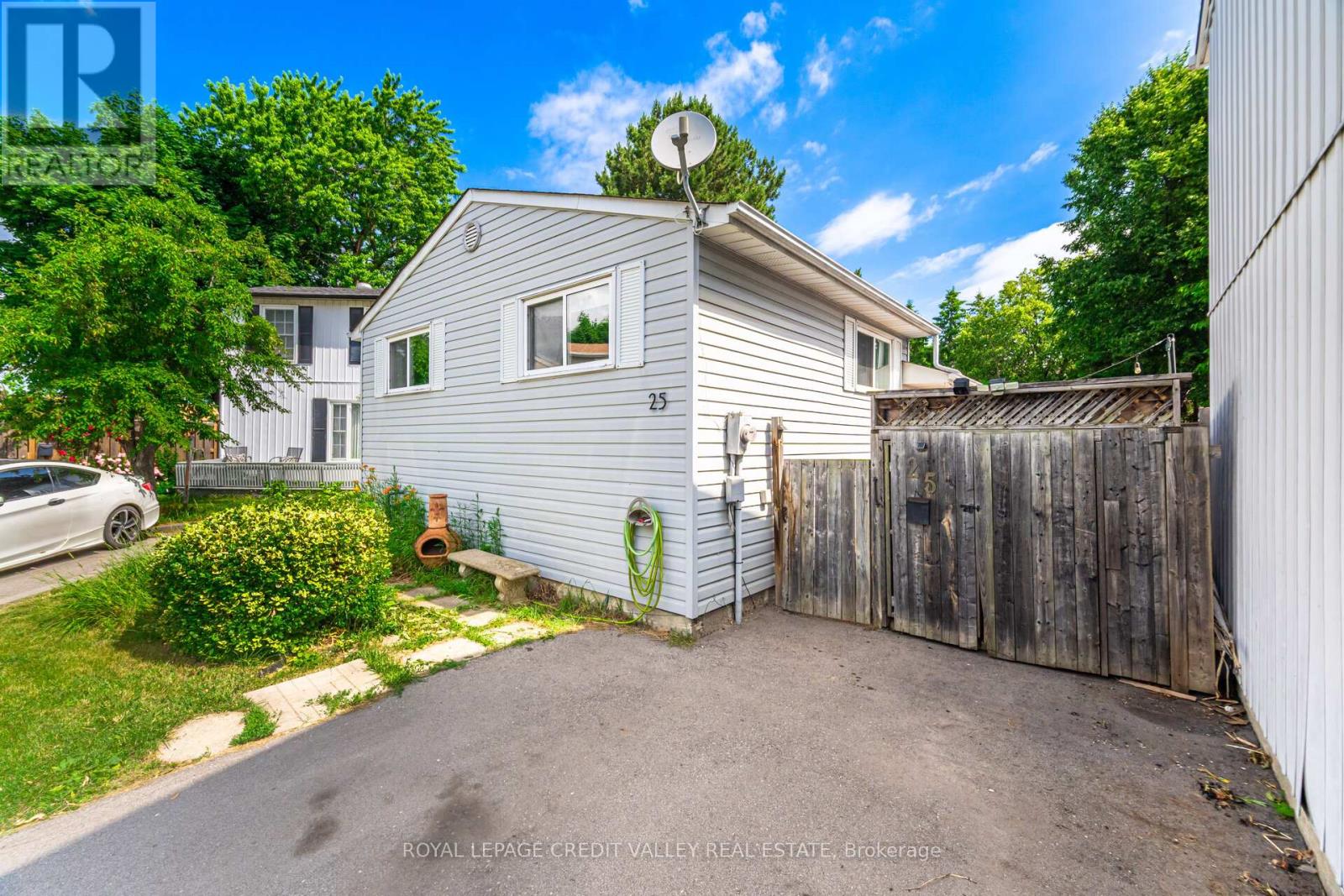Property at 25 HUNTINGWOOD CRESCENT image 2