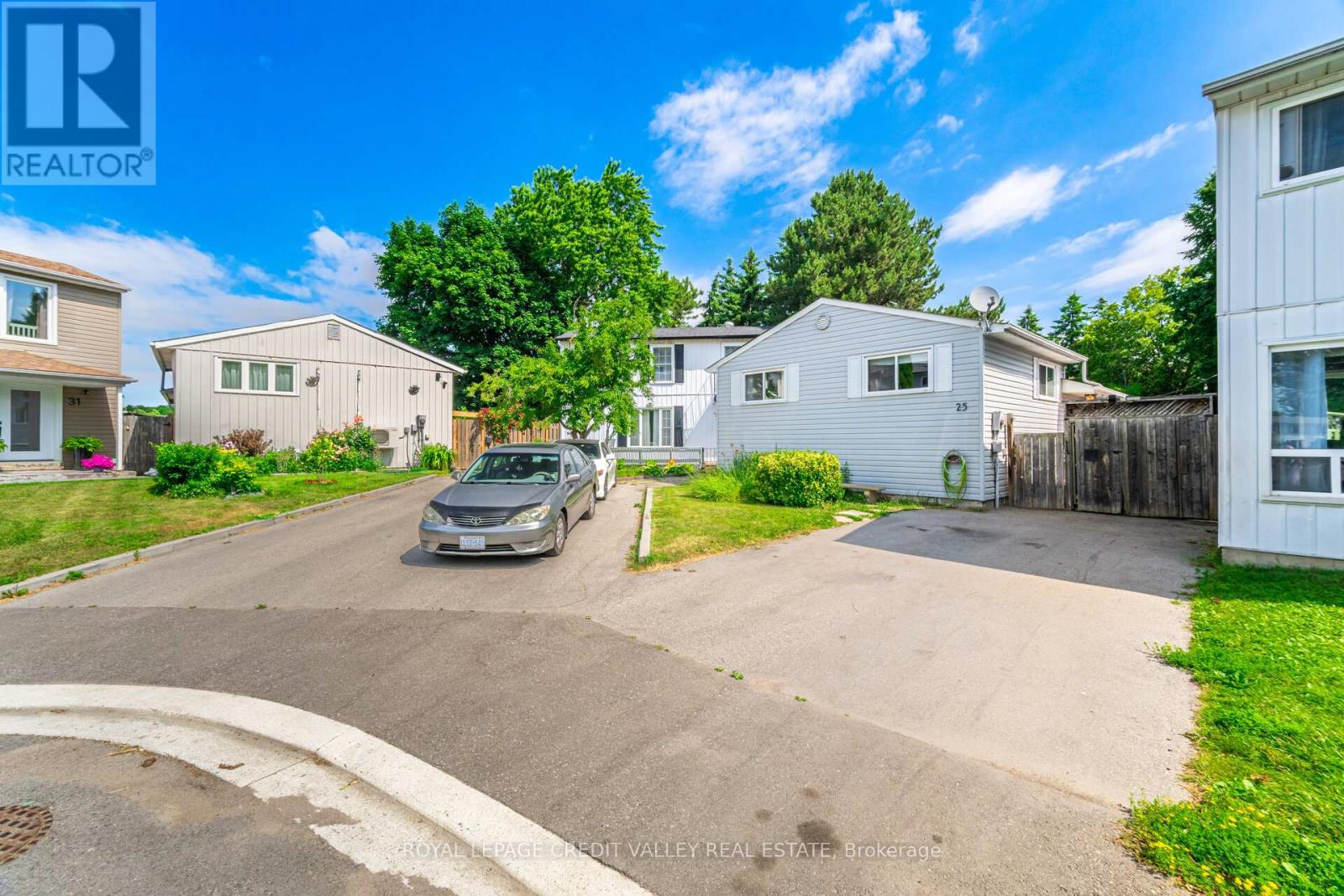 Property at 25 HUNTINGWOOD CRESCENT image 3