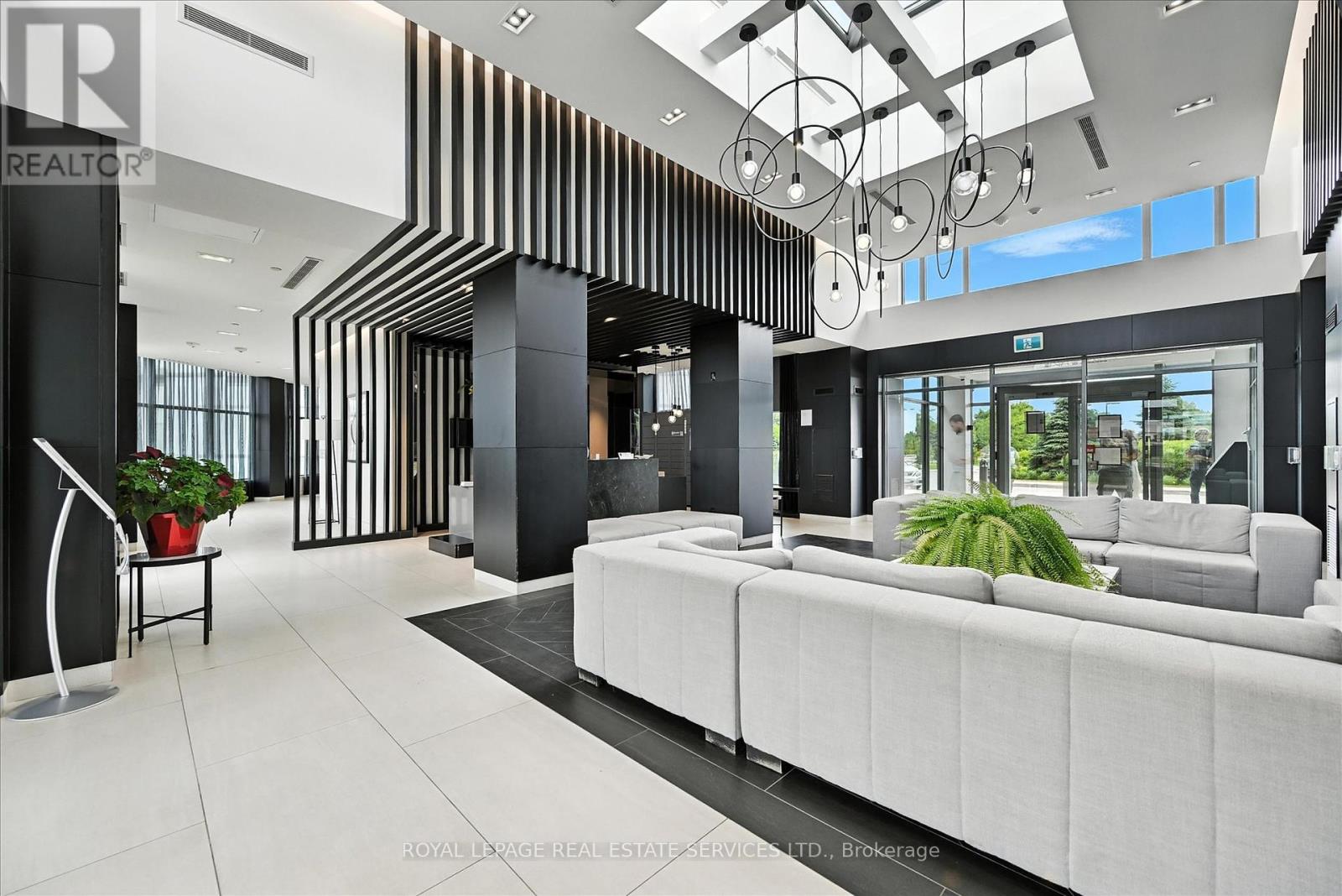 Property at 701 - 4699 GLEN ERIN DRIVE image 2
