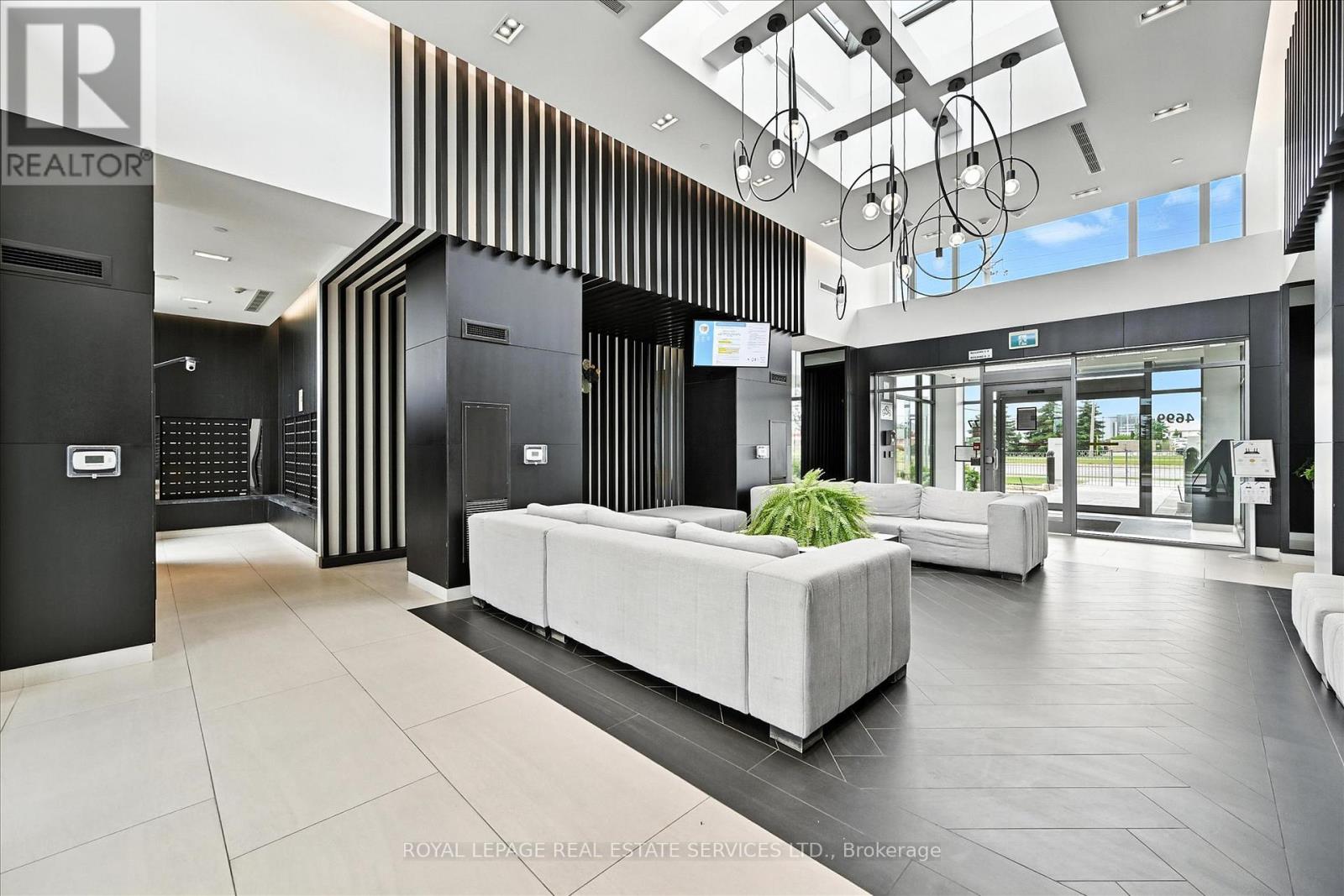 Property at 701 - 4699 GLEN ERIN DRIVE image 3