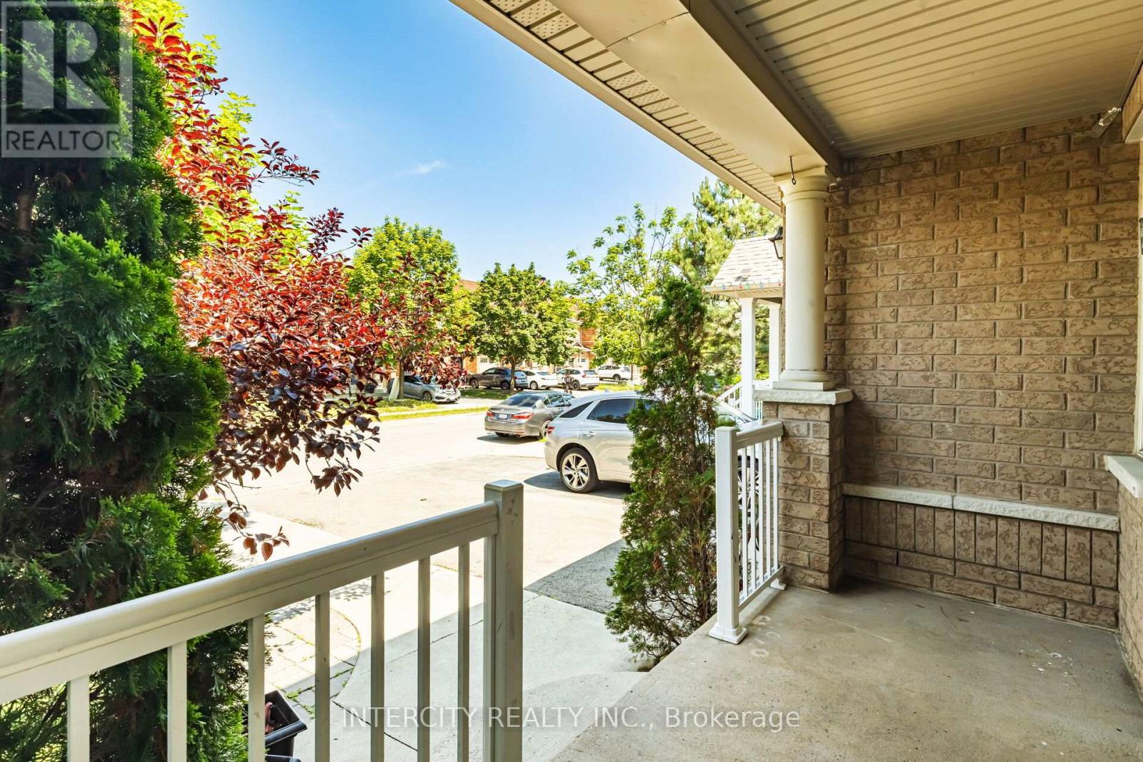 Property at 18 SNOWSHOE LANE image 3