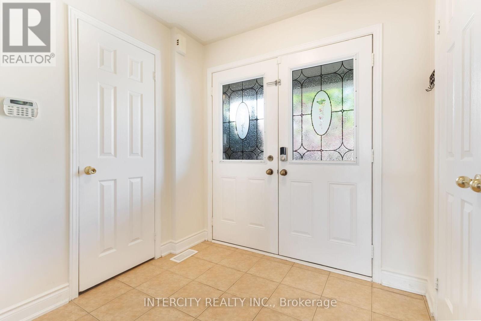 Property at 18 SNOWSHOE LANE image 4