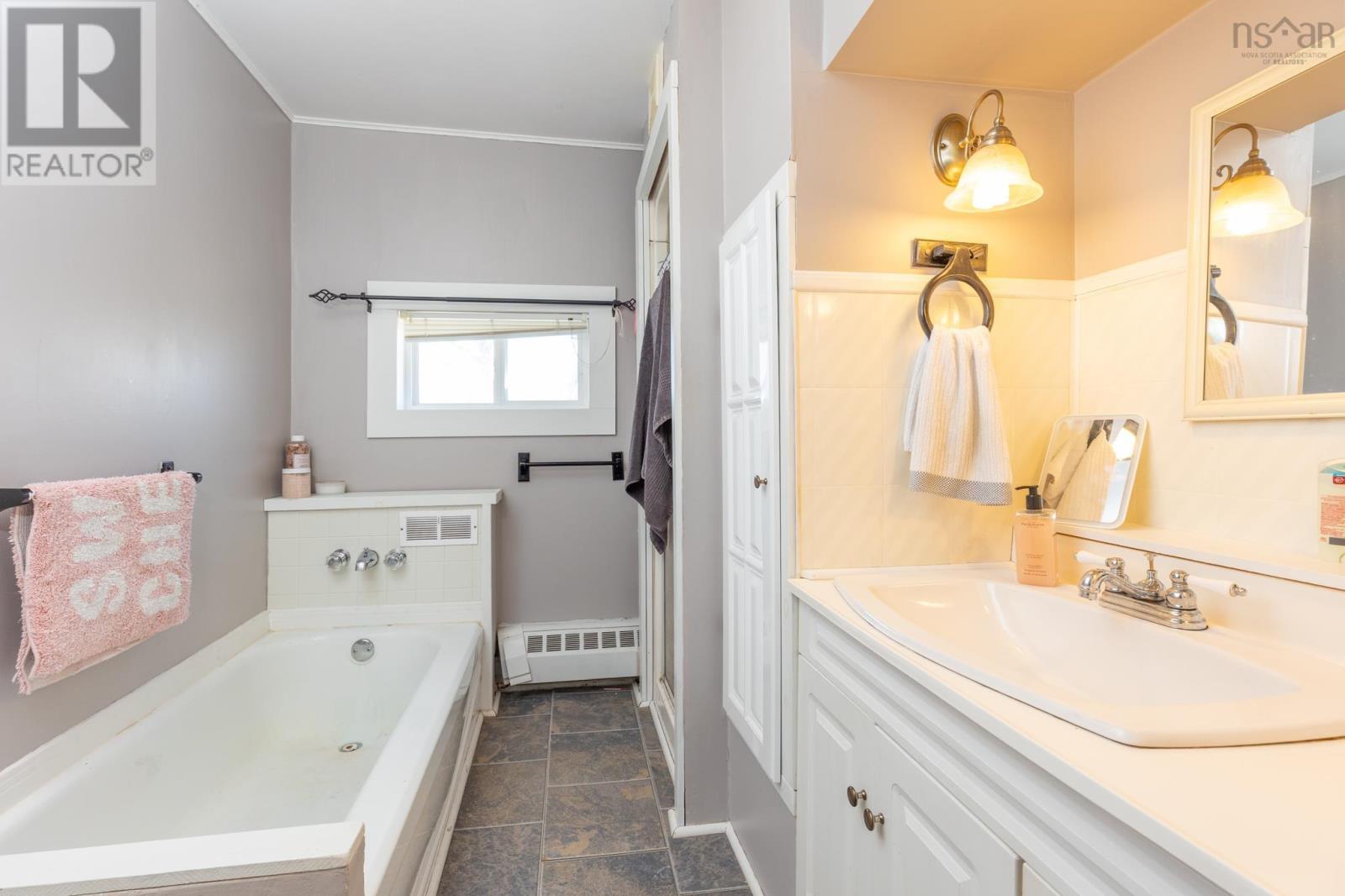 22 Baker Street, Yarmouth, Nova Scotia  B5A 2W9 - Photo 31 - 202507739