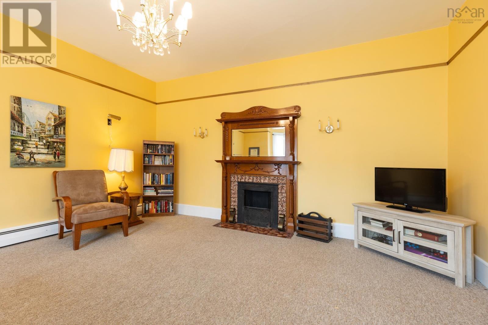 22 Baker Street, Yarmouth, Nova Scotia  B5A 2W9 - Photo 4 - 202507739