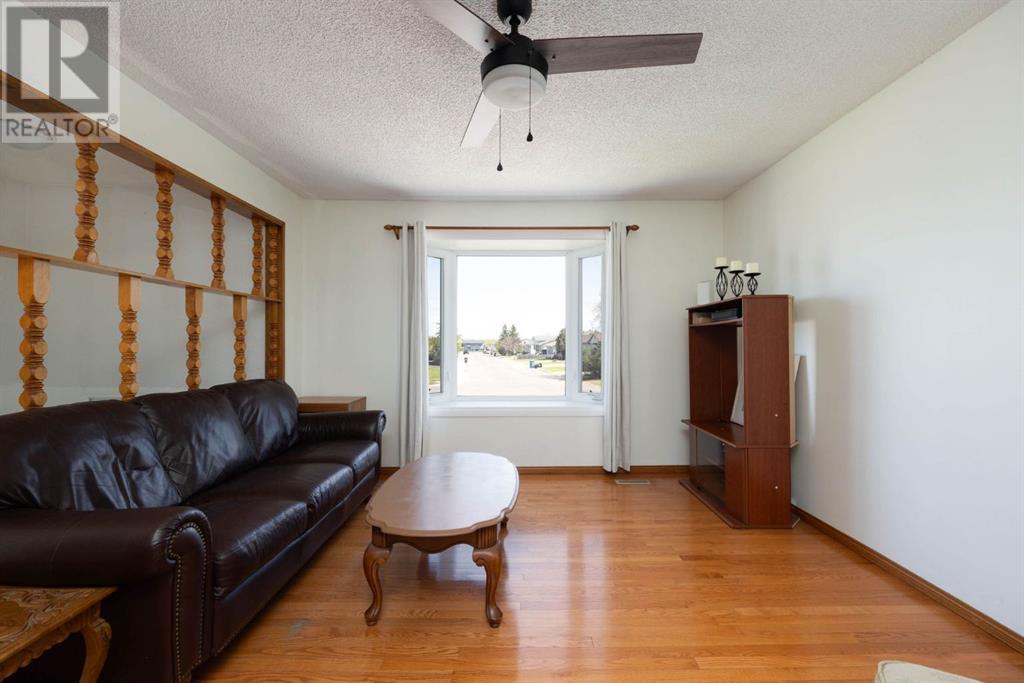 Property at 173 Oaks Crescent image 5