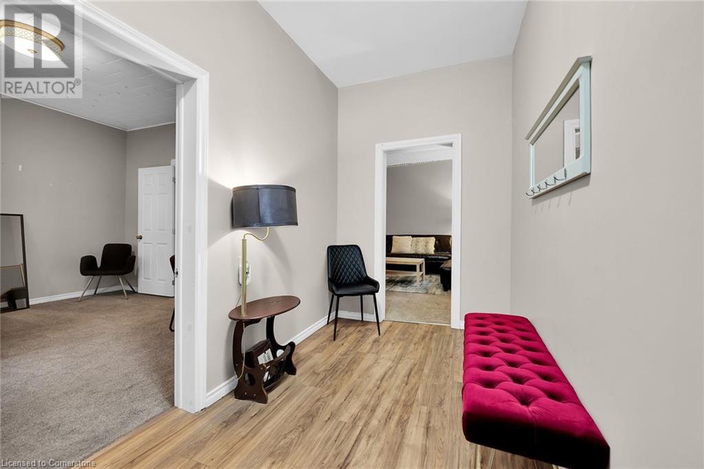 Property at 210 DARLING Street image 5
