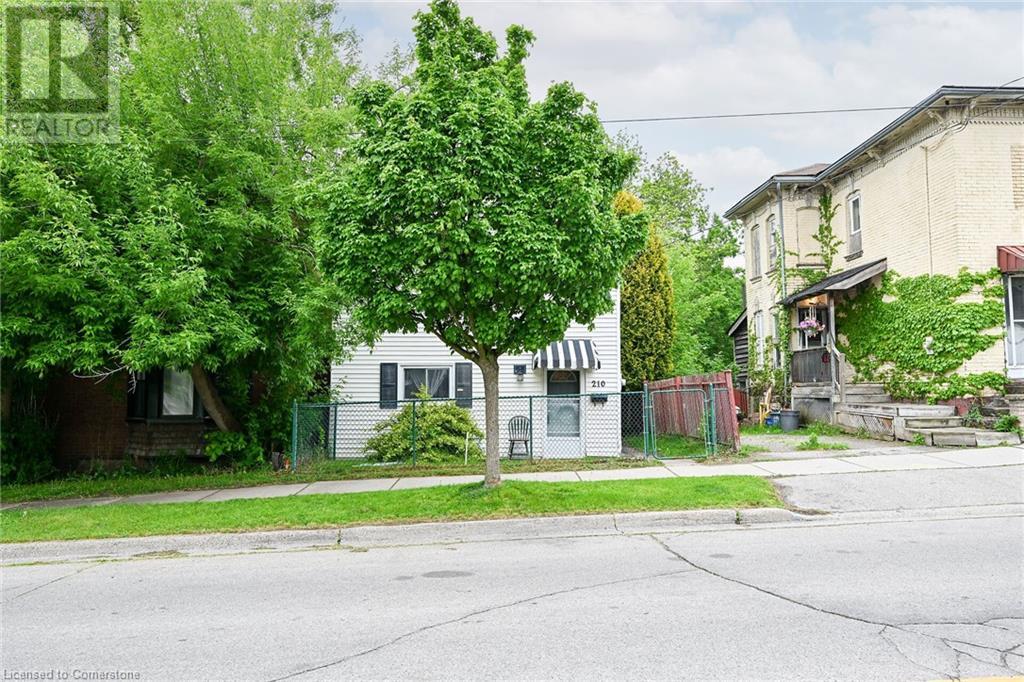 Property at 210 DARLING Street image 2