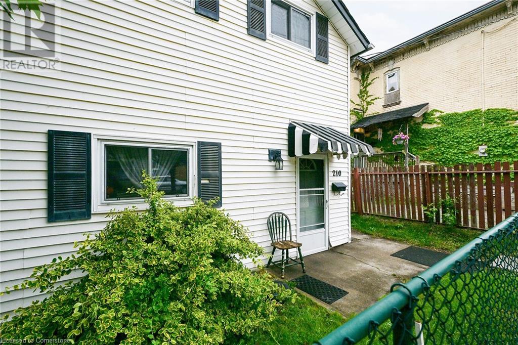Property at 210 DARLING Street image 3