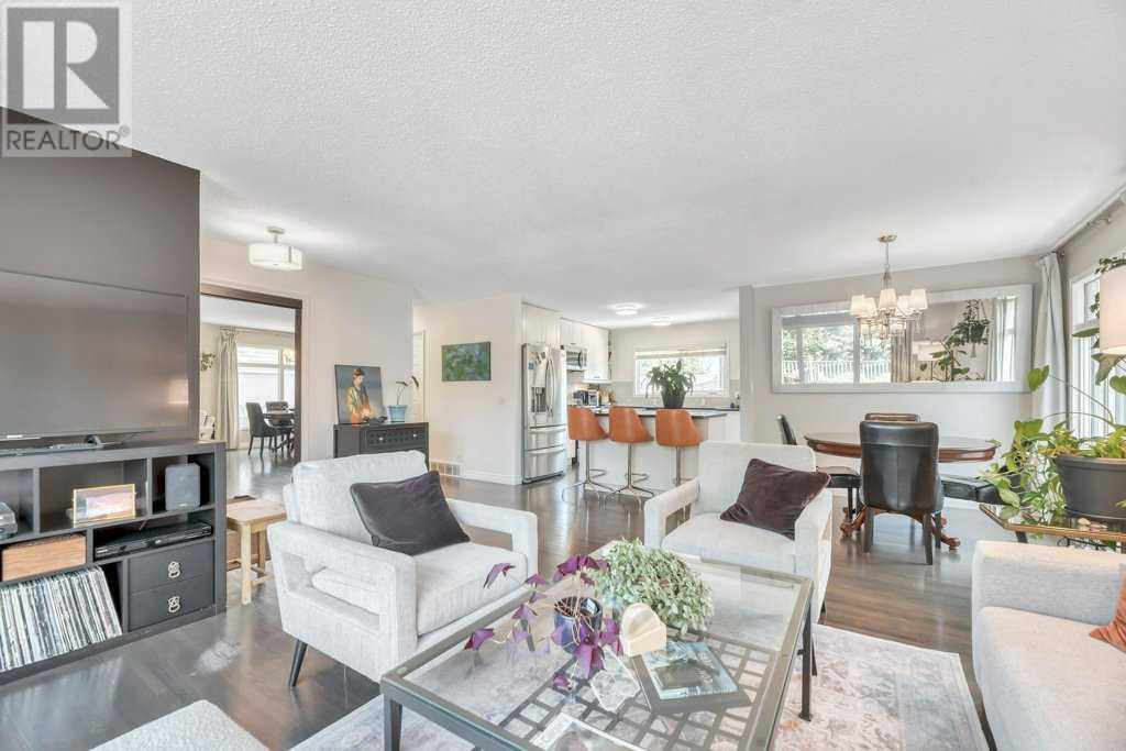 Property at 219 Huntcroft Road NE image 4
