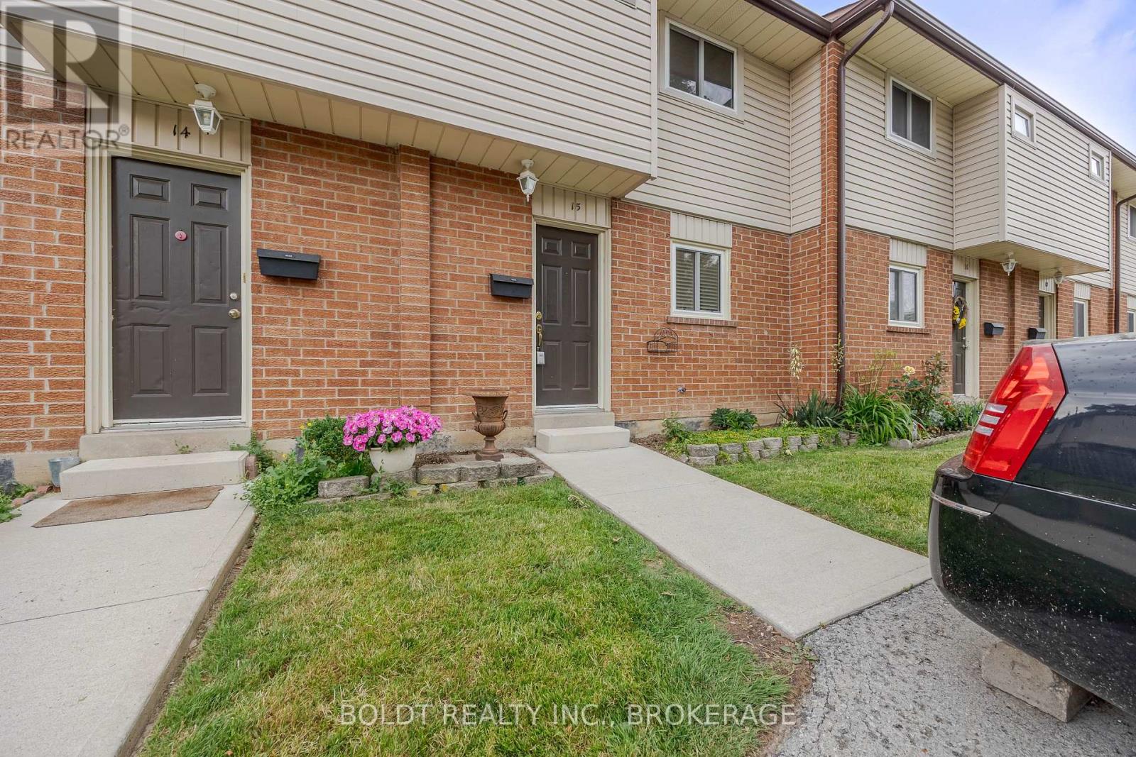 Property at 15 - 2 WEIDEN STREET image 1