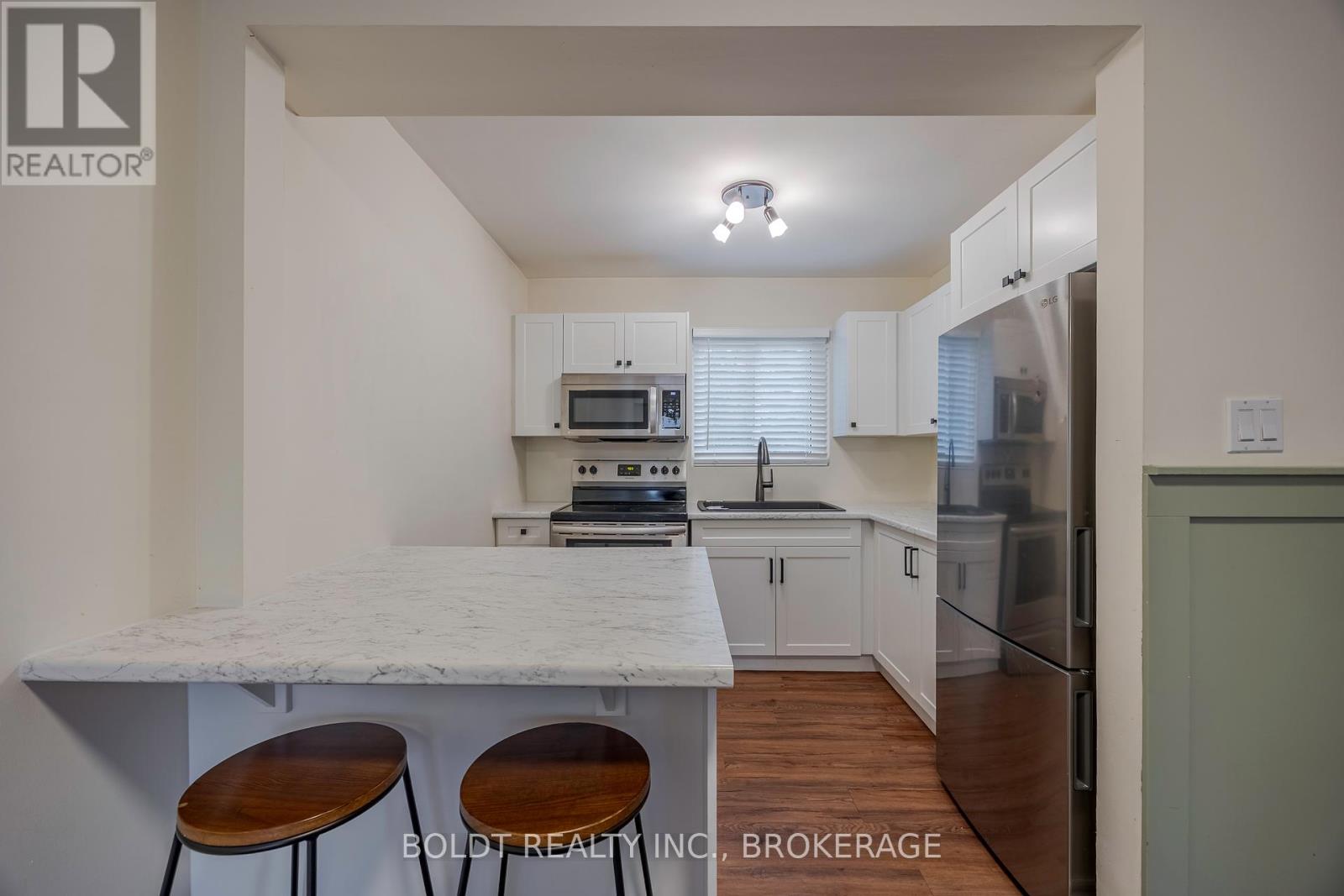 Property at 15 - 2 WEIDEN STREET image 3