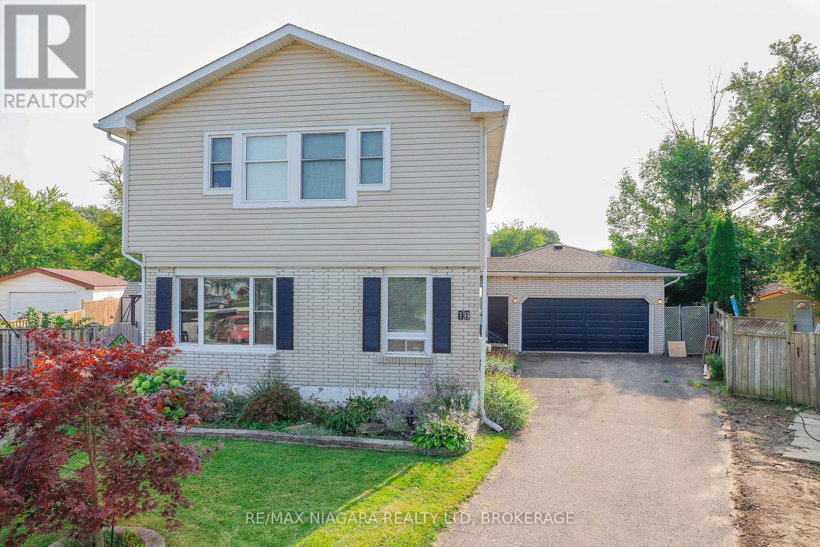Property at 18 ROXBOROUGH COURT image 2