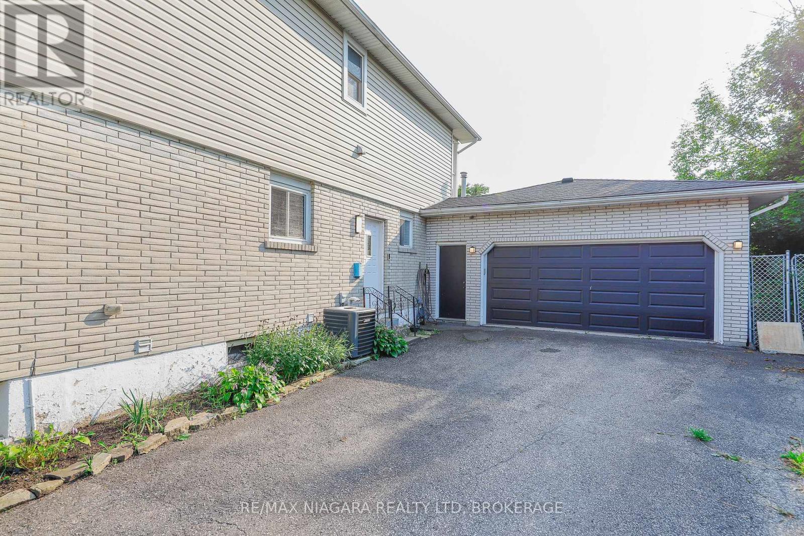 Property at 18 ROXBOROUGH COURT image 3