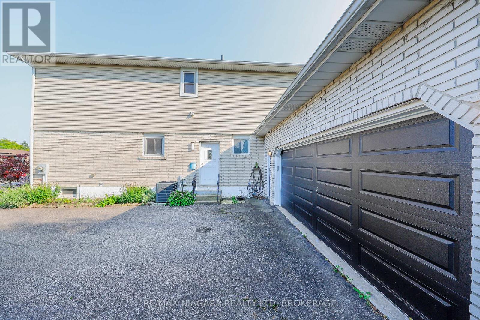 Property at 18 ROXBOROUGH COURT image 4