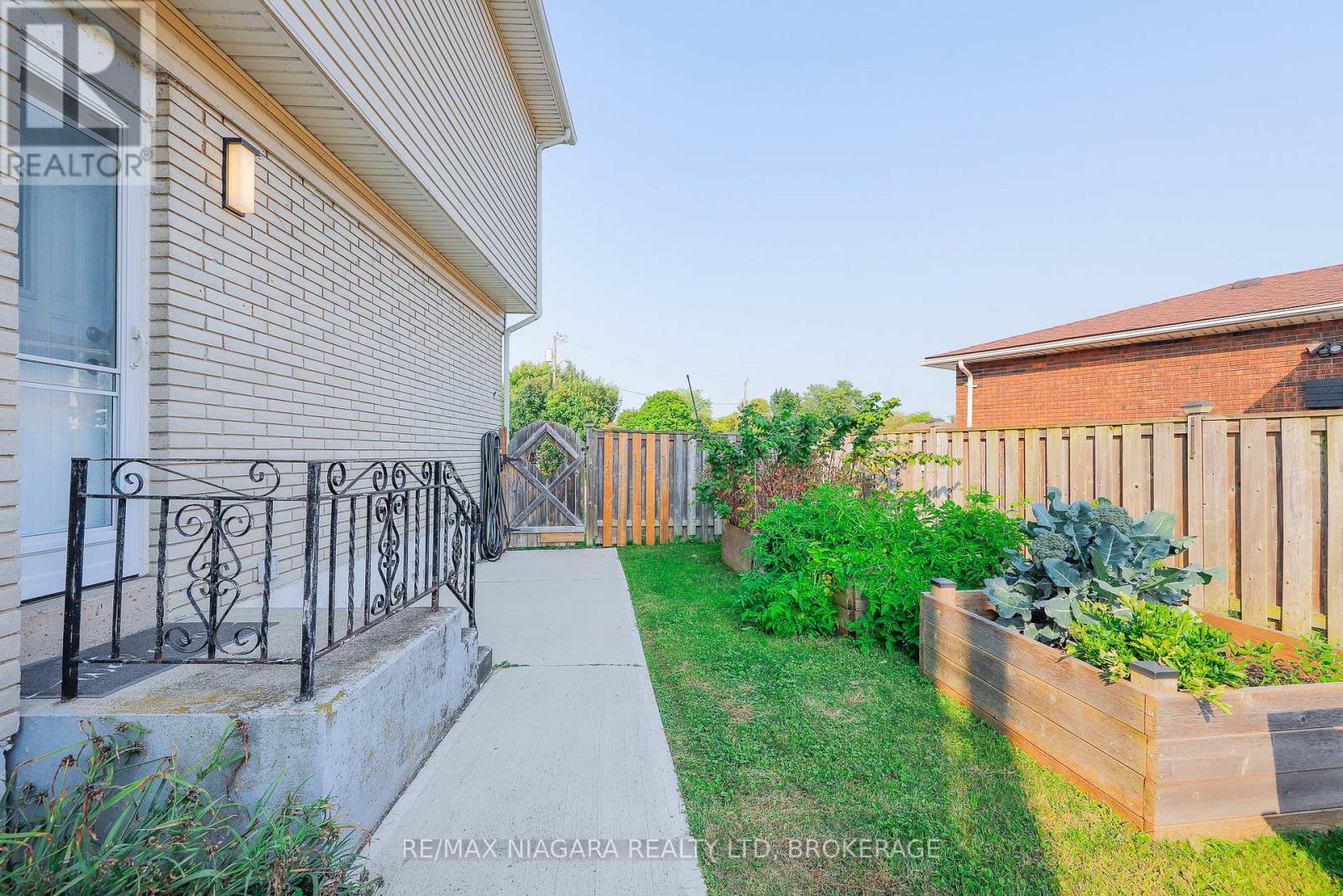 Property at 18 ROXBOROUGH COURT image 5