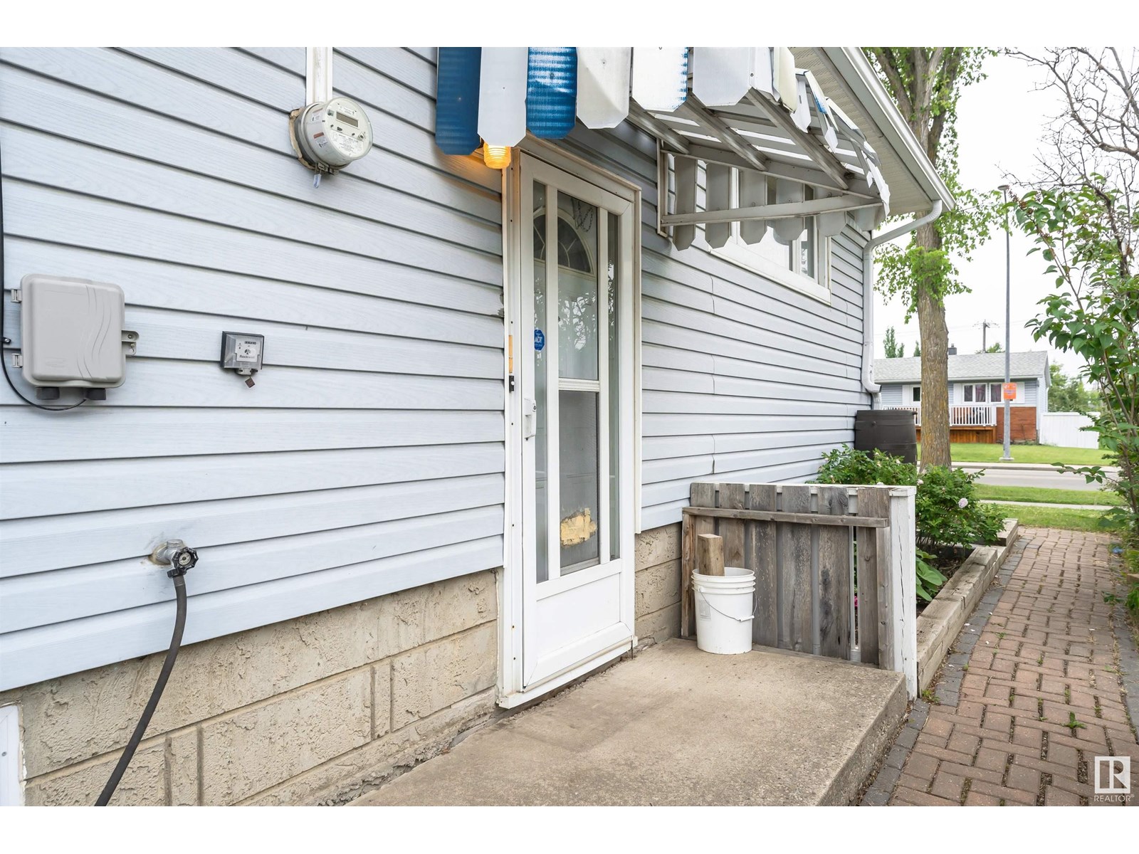 Property at 14732 91 AV NW image 2