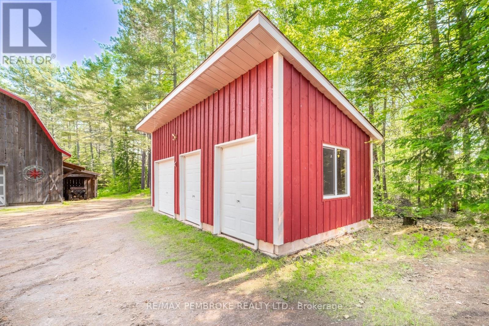 559 Black Bay Road, Petawawa, Ontario  K8H 2W8 - Photo 24 - X12238818