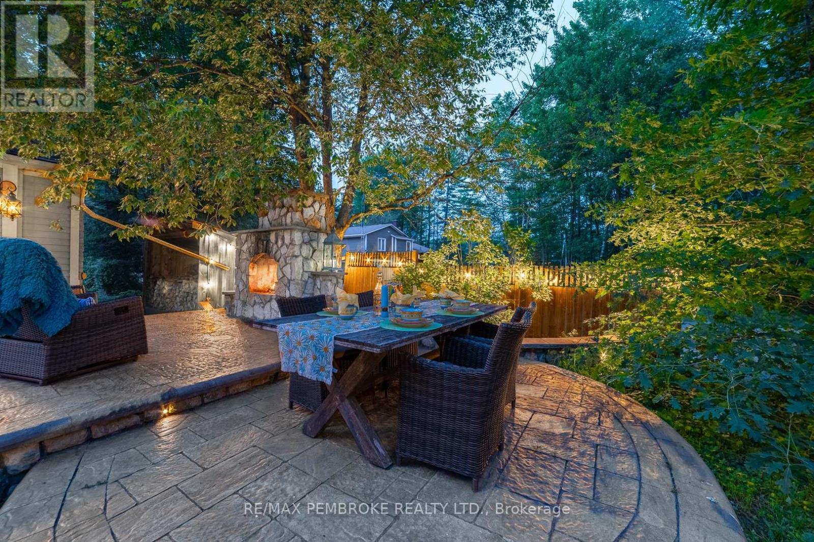 559 Black Bay Road, Petawawa, Ontario  K8H 2W8 - Photo 45 - X12238818
