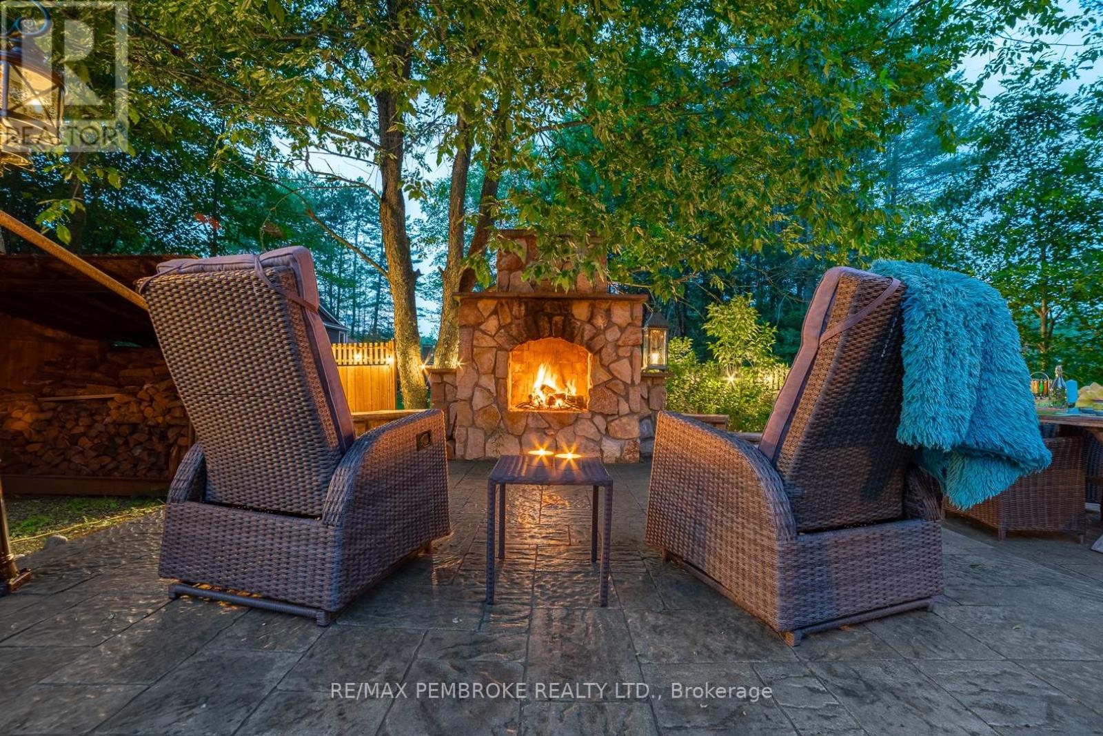 559 Black Bay Road, Petawawa, Ontario  K8H 2W8 - Photo 43 - X12238818