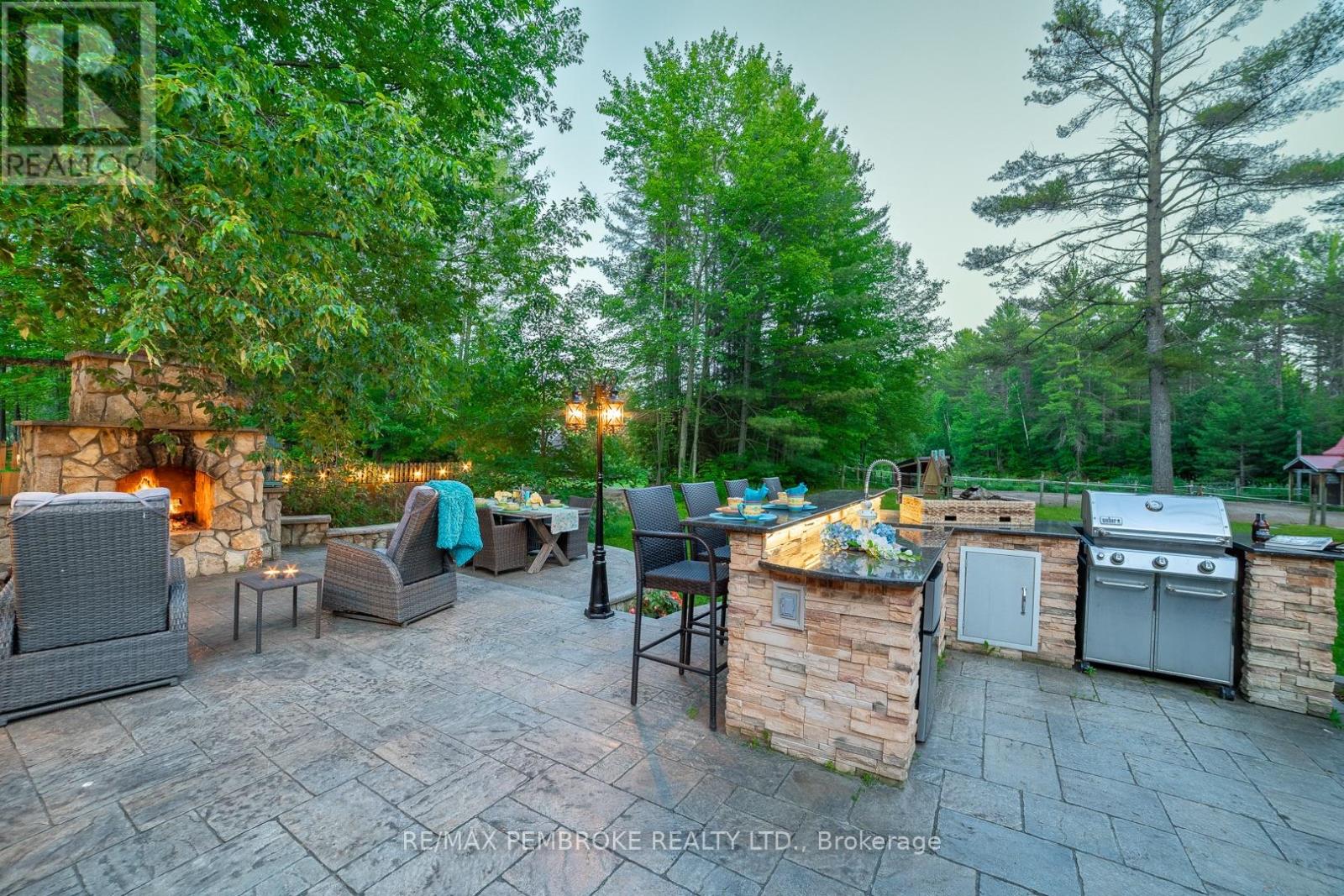 559 Black Bay Road, Petawawa, Ontario  K8H 2W8 - Photo 39 - X12238818