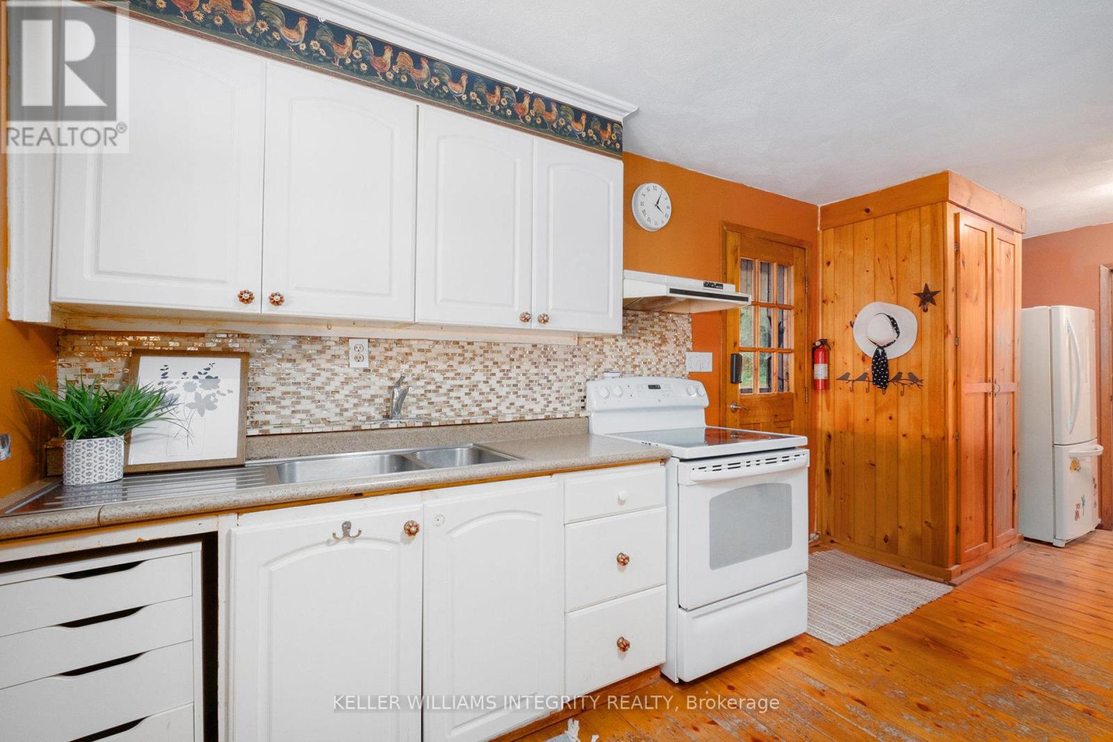 821 Hawkins Road, Tay Valley, Ontario K7H 3C9 - Photo 9 - X12246713