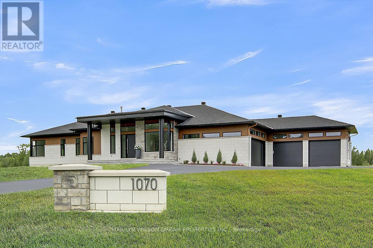 Property at 1070 GREEN JACKET CRESCENT image 2