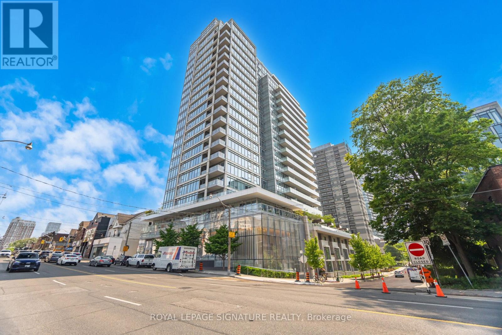 Property at 810 - 170 AVENUE ROAD image 1