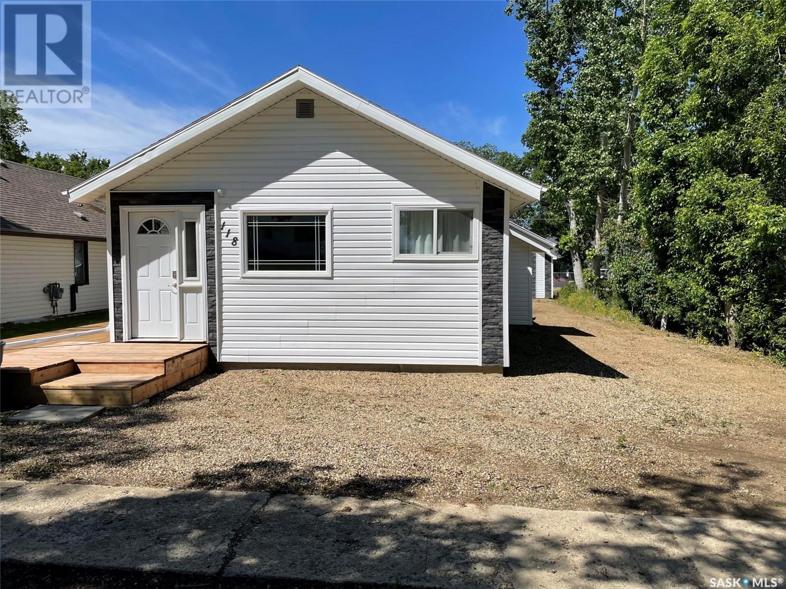 118 2nd Street E, Lafleche, Saskatchewan  S0H 2K0 - Photo 2 - SK010842