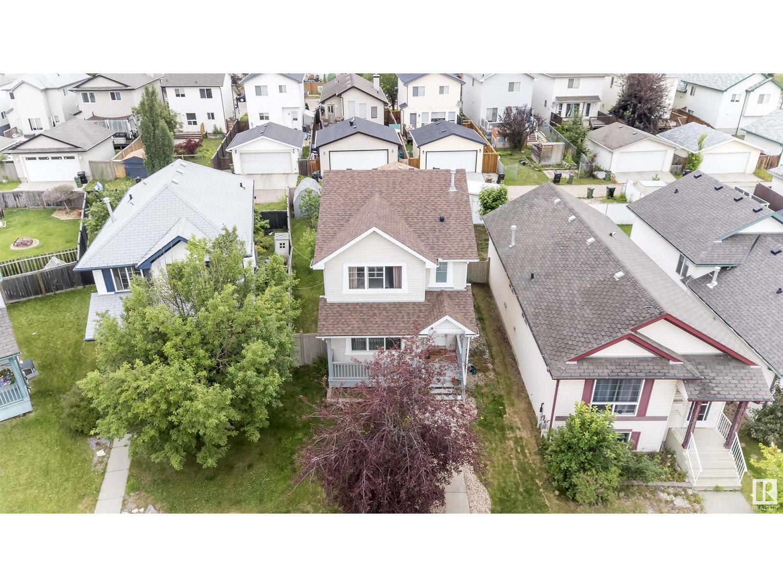 Property at 15920 38 ST NW image 3