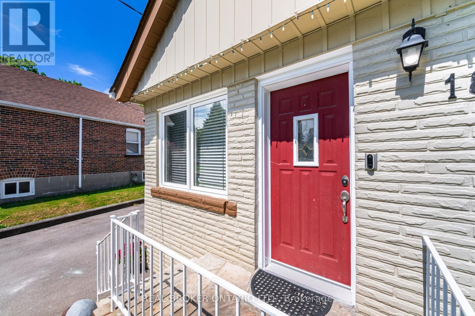 Property at 18 ADANAC DRIVE image 3