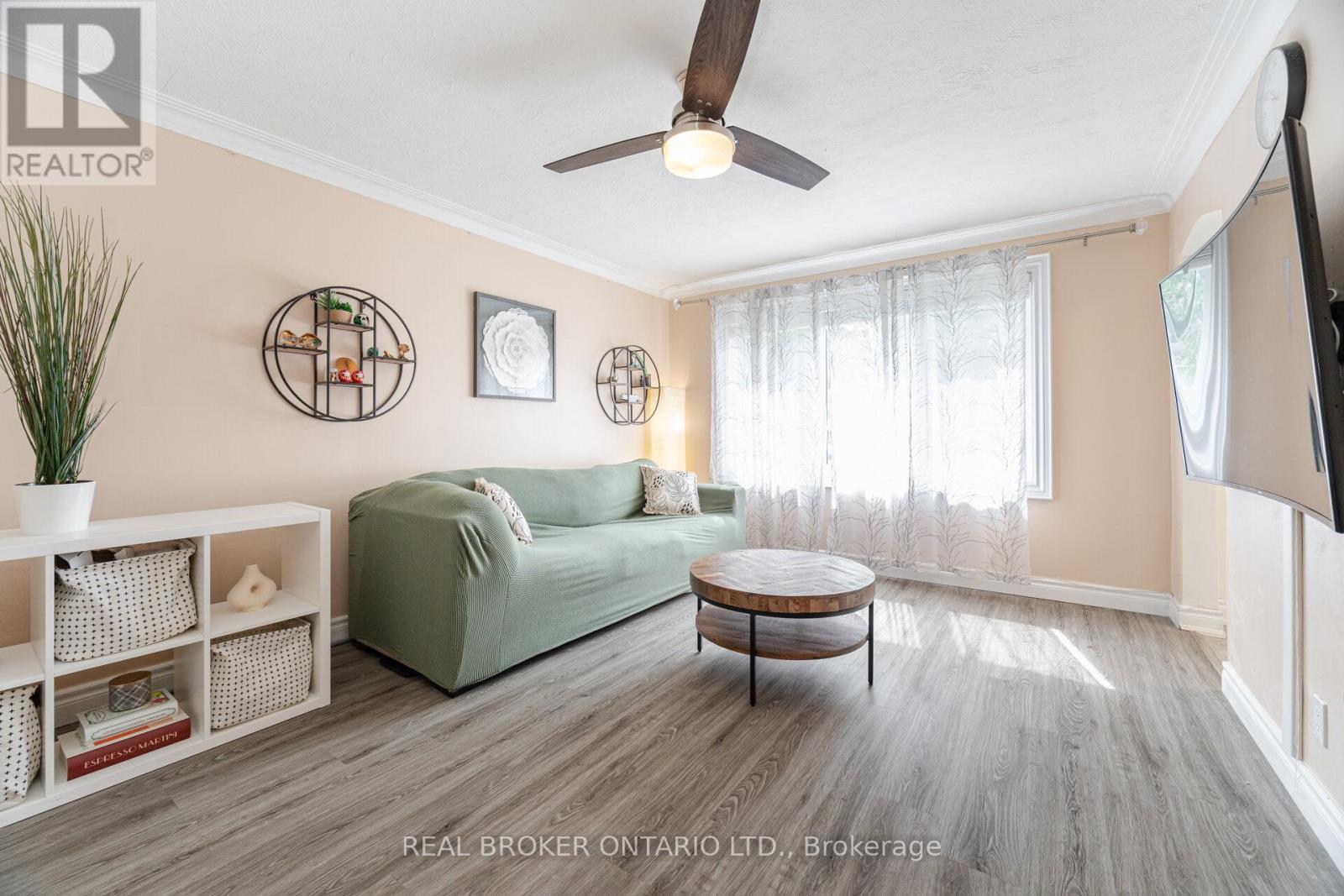Property at 18 ADANAC DRIVE image 5