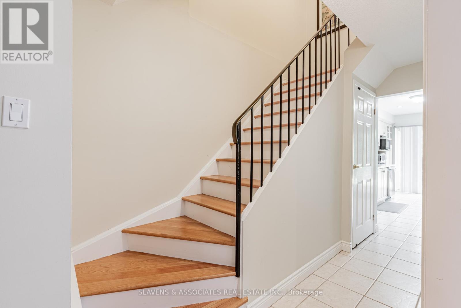 Property at 66 MABLEY CRESCENT image 4