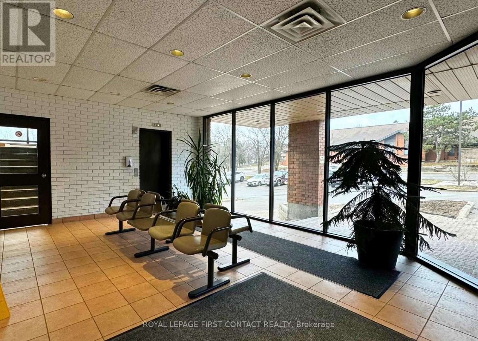 205 - 85 Ferris Lane, Barrie, Ontario  L4M 6B9 - Photo 5 - S12246727