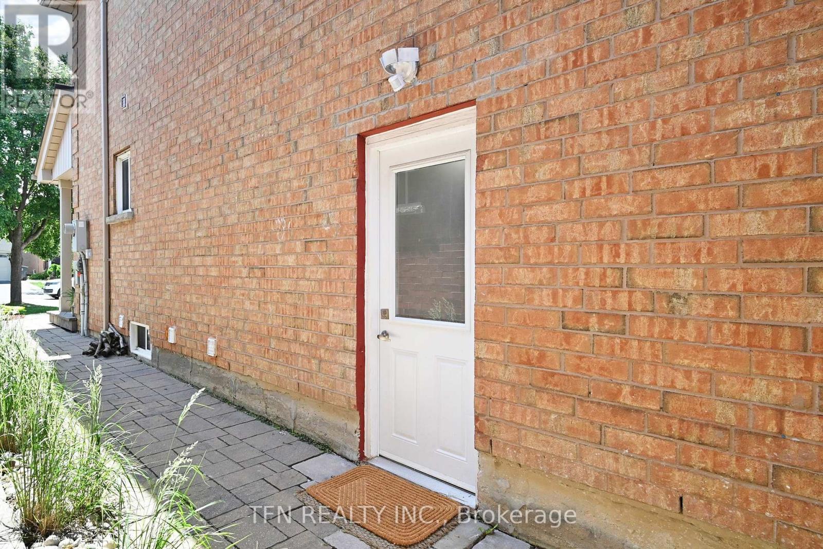 851 Clemens Crescent, Mississauga, Ontario  L5V 2S8 - Photo 44 - W12246834