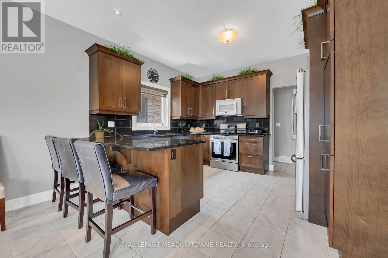Property at 308 CREEKSIDE DRIVE image 5