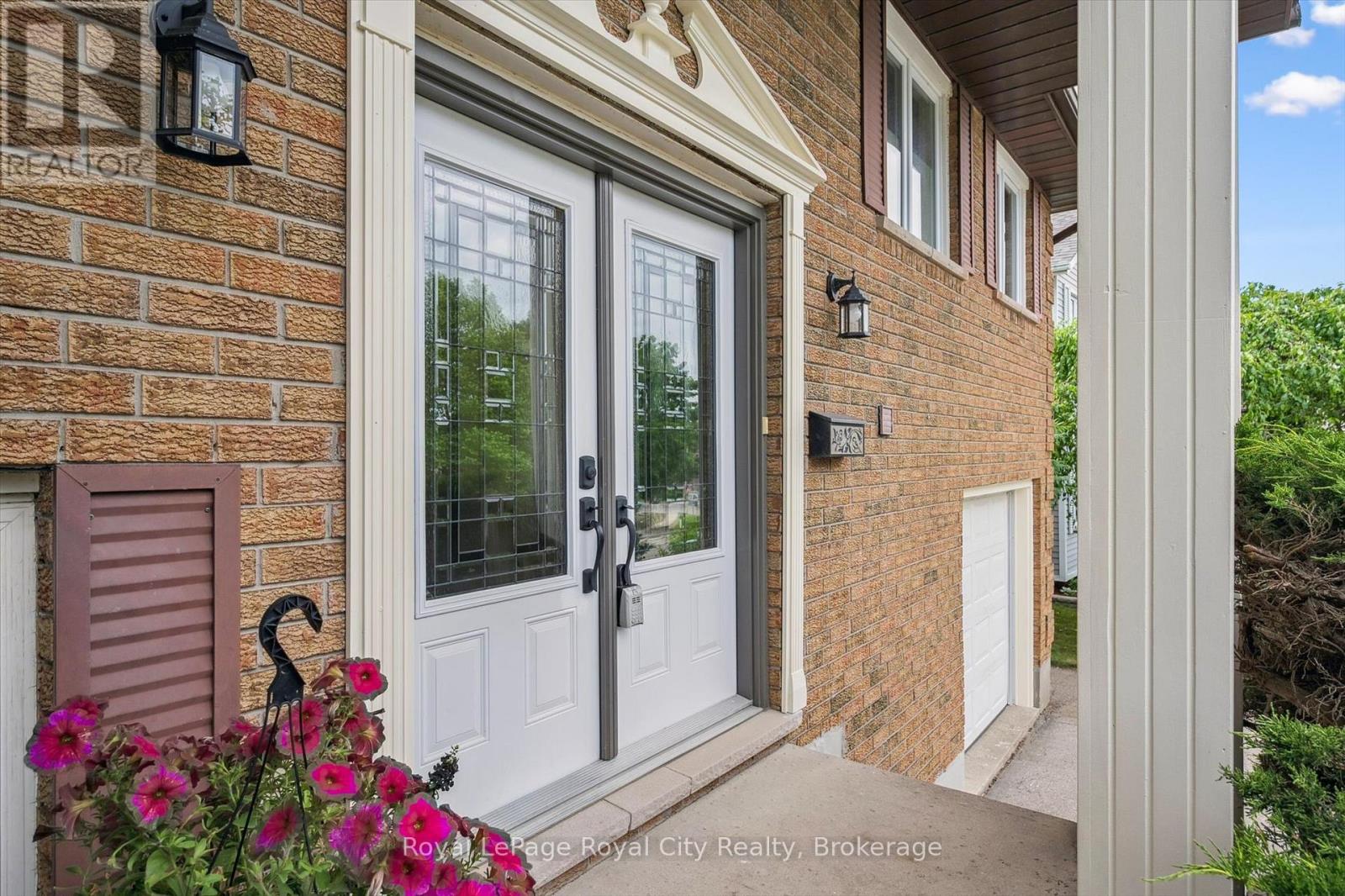 Property at 9 DUNHILL CRESCENT image 3