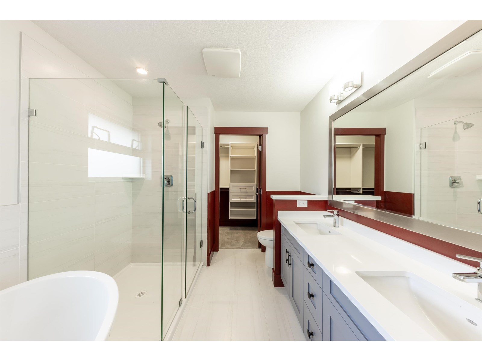 2142 167 Street, White Rock, British Columbia  V3Z 9X9 - Photo 9 - R2978737